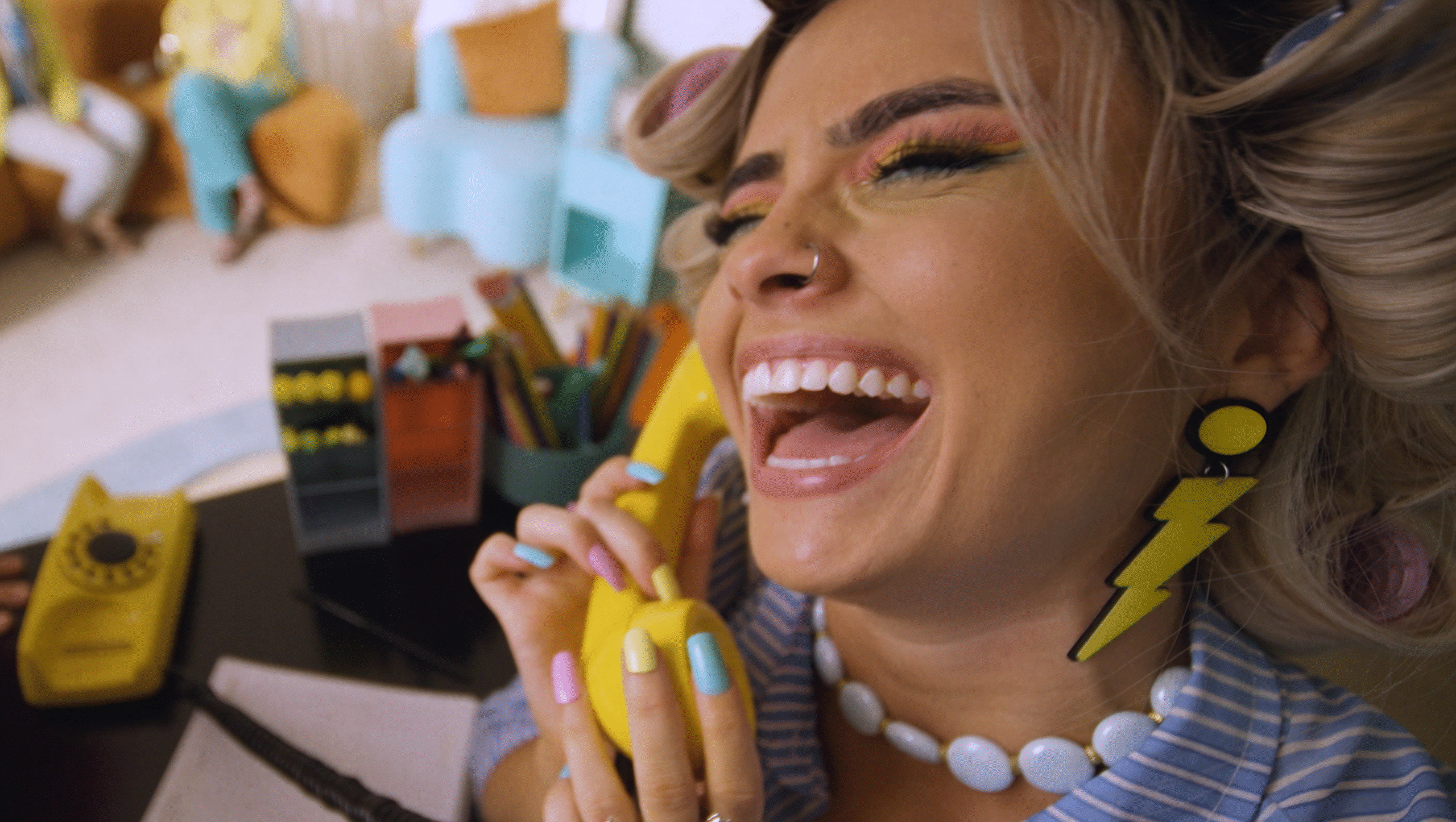ENTREVISTA: Saffira fala sobre lançamento de seu novo single "Danço Só", liberdade e autoconhecimento