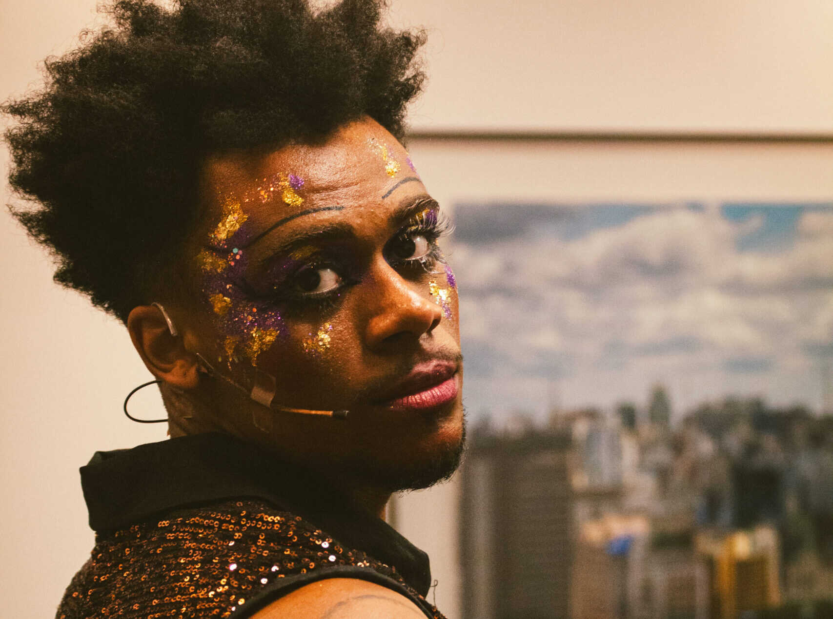 HIPÓLYTO: do teatro à dublagem - conheça o artista que dará vida a Fiyero em Wicked Brasil