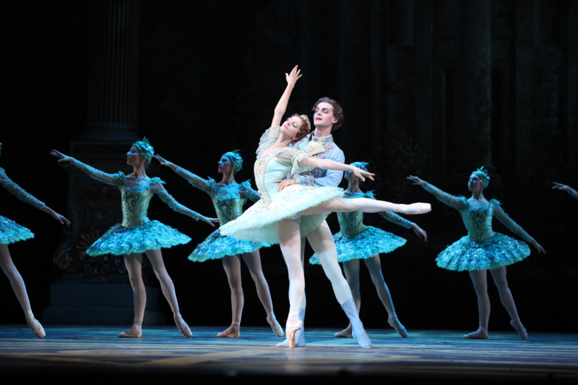 Paixão e perfeição: ballet de San Petersburgo traz “Carmen” e “O Lago dos Cisnes” a SP