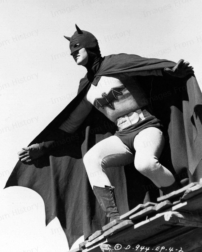 Robert Lowery como Batman no seriado 'Batman and Robin' (1949)