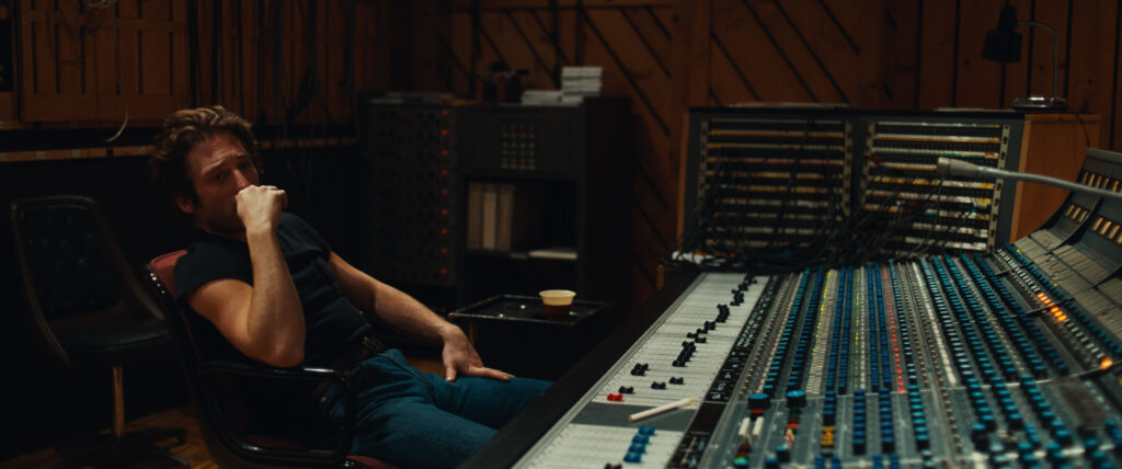 Jeremy Allen White como Bruce Springsteen