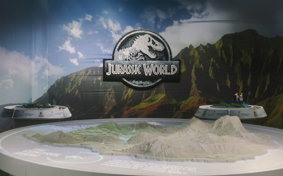 A selva jurássica de LEGO®: Jurassic World chega a São Paulo!